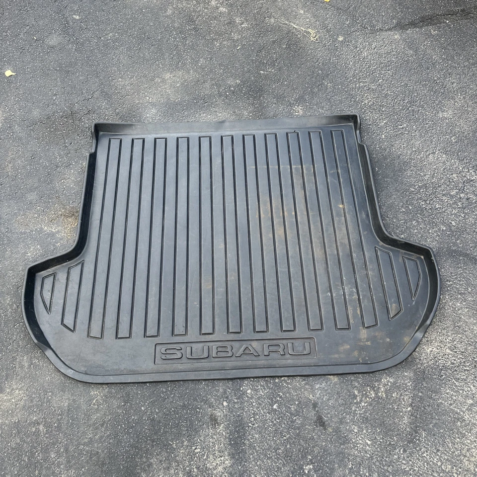 2010 2011 2012 13 2014 Subaru Outback Wagon forro de tapete bandeja de carga traseira preto fabricante de equipamento original - Imagem 1 de 4