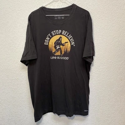 Camiseta Life is Good Hombre’s 2XL Desteñida Negra Don’t Stop Believin’ Big Foot Crusher Foto 1 de 4