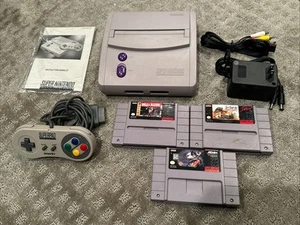 Consola Super Nintendo SNES Jr OEM, controlador, cables, manual + 3 juegos - probada - Imagen 1 de 8