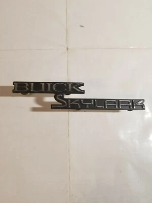 Original 1986 - 1991 Buick Skylark 25525984 Insturment Panel Emblem Qty 1 - Image 1 of 3