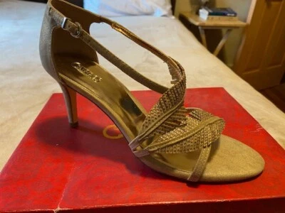 Zapatos de salón CARLOS SANTANA Frisco Kork con tiras metálicas, 9M, nuevos en caja Foto 1 de 4