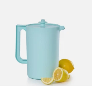 Jarra clásica Tupperware 2 cuartos botón sello azul pastel sólido nueva - Imagen 1 de 2