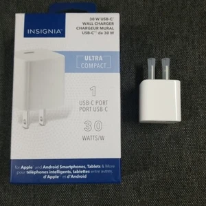 Chargeur mural ultra compact Insignia 30 W USB-C PD 3,0 PPS blanc - Photo 1 sur 3