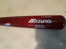 Mizuno Classic MZM62 Canadian Maple Wood Baseball Bat, Cherry Red 33", Japan