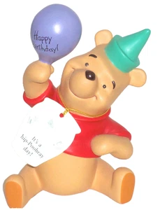 Disney Winnie Pooh Estatuilla Cumpleaños It's a Hip Poohray Día Sombrero Globo Sin usar, en caja - Imagen 1 de 4