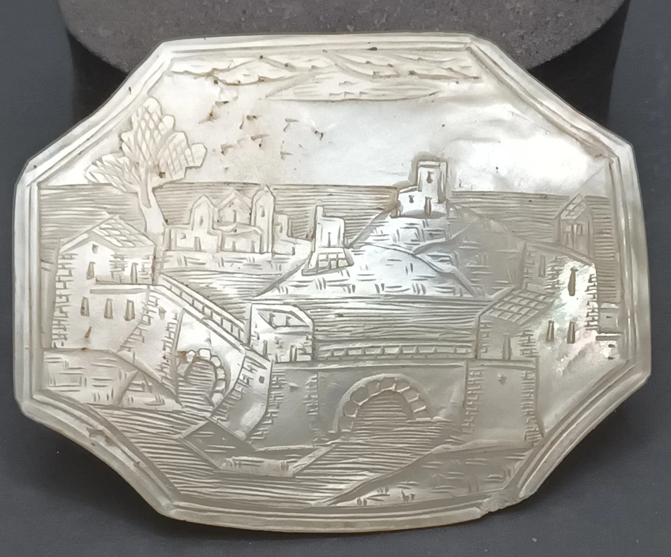 madreperla antica placca ottagonale scolpita a mano - Immagine 1 di 4