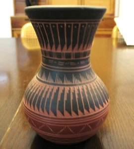 Native American Pot by Bernice Watchman Navajo - Picture 1 of 5