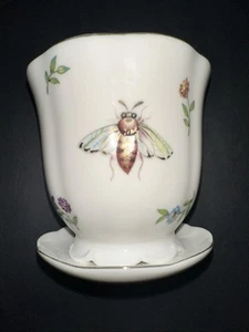 Biene, Schmetterling, Blumen Porzellan Übertopf mit angenähter Untertasse 4" - Bild 1 von 6