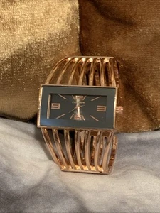 Watch Women’s Wrist Quartz Watch Unique Bracelet Rosegold/ Black New - Picture 1 of 3