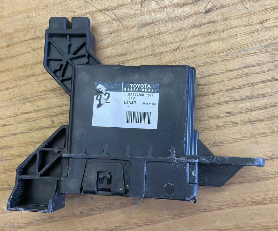 2015-2025 GUN126R Toyota Hilux 2.8 A/C Amplifier Relay 88650-0K420 - image 1 of 3