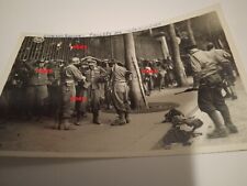Originale photo presse , libération de Paris 1944 Luxembourg fouille deprisonnie