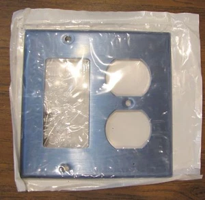 Leviton 84455-40 2-Gang 1-Duplex Decora / GFCI Device Combo Wall Plate STNLS - Picture 1 of 5