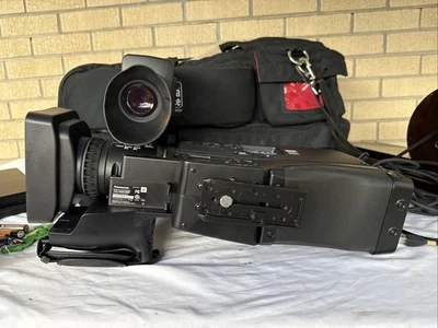 Panasonic AG-HMC80P AVCCAM HD 3MOS Camcorder Shoulder Mount & Bag No Battery - Image 1 of 4