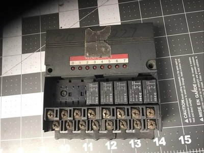 Módulo de salida de relé Square D tipo RT-108 clase 8005 serie A1 RT108 (LPW21C) Foto 1 de 4