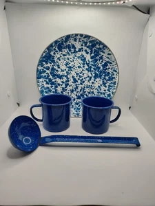 Hüttendeko Camping blau Splatter Emaillegeschirr Teller, (2 neue Tassen) & Suppenkelle  - Bild 1 von 20