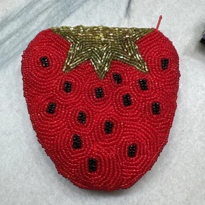 Portamonete vintage con perline fragola foderato chiusura zip rosso nostalgico 4,5”x4,5” - Foto 1 di 5