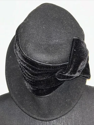 Sombrero de terciopelo negro Xsermar New York para mujer con una mancha de moño solo limpio Foto 1 de 4