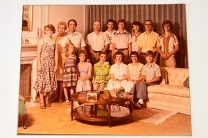 Ende 1970er Anfang 80er 11x14'' Farbfoto - erweiterte Familiengruppe Portrait V23 - Bild 1 von 7