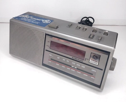 Vintage Retro GE General Electric Clock Radio Model 7-4637A alarm clock Tested Cover