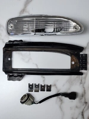1991 - 1994 年日产 240sx Chuki 右前保险杠转向信号支架框架灯 — 第 1/4 张图片