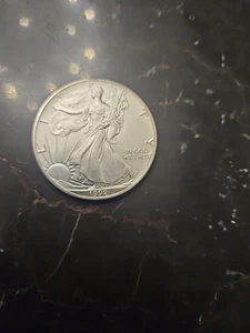 1992 US Silver Walking Liberty Dollar - Picture 1 of 3