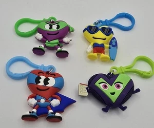 Juego de 4 clips para llaves con dijes para mochila Heart Heroes de goma AHA - Imagen 1 de 12
