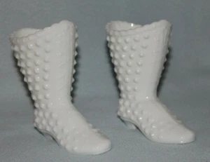 Paar Vintage Fenton Hobnail Milchglas Stiefel 4" hoch - Bild 1 von 8
