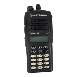 Motorola MTX8250 AAH25UCH6GB6AN 800 MHz ***UNTESTED* (No Battery Or Accessories) - Zdjęcie 1 z 4