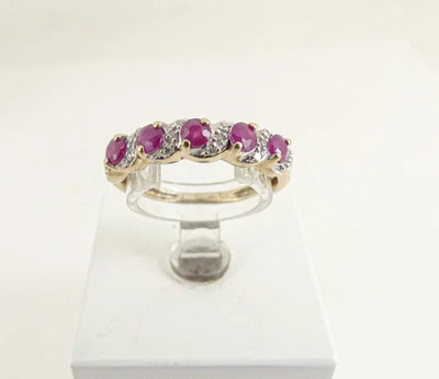 Anillo de oro de 9 quilates con rubí y diamantes con sello de eternidad talla N con caja de regalo Foto 1 de 4