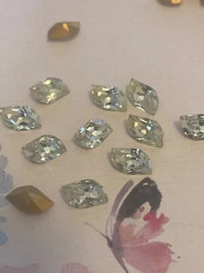 #4804 Vintage Swarovski Swirl shape rhinestones Crystal 9x6mm Pack of 6 CRAFT - Picture 1 of 4