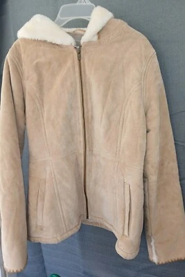WOMEN'S SUEDE COAT~ CROFT & BARROW~ HOODED~ SIZE MEDIUM~ BEAUTIFUL BEIGE~ WINTER - Image 1 of 4