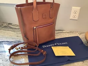 Nuova borsa tote a tracolla Dooney & Bourke fiorentina Darla shopper naturale - Foto 1 di 17