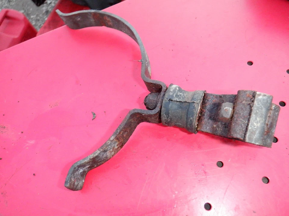 Moto de nieve Skidoo Formula Plus 580 1993: base de tubo de escape Foto 1 de 1