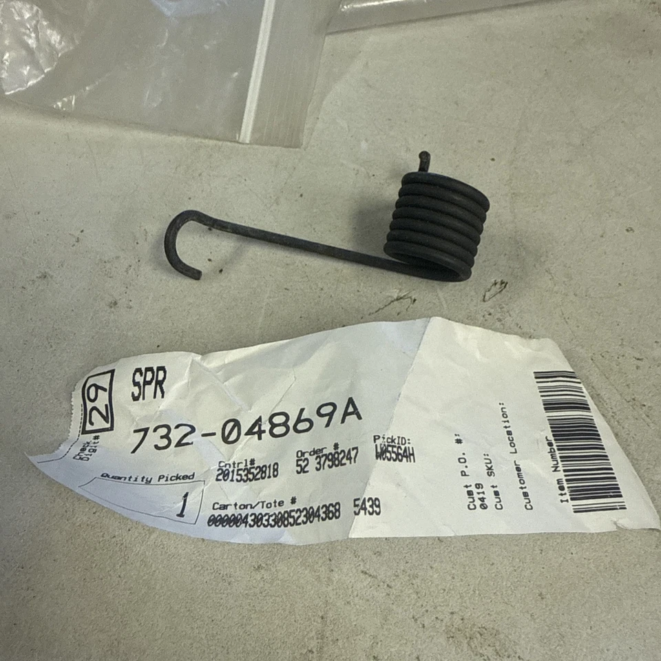 CUB CADET 732-04869A Torsion Spring RZT GT GS XT3 42 50 54 50VT 22 2050 2042 B21 - Image 1 of 1