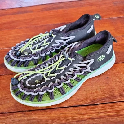 Keen Uneek O2 Bungee Water Shoes Boys 3 Waterproof Sandals Black Green - Image 1 of 4