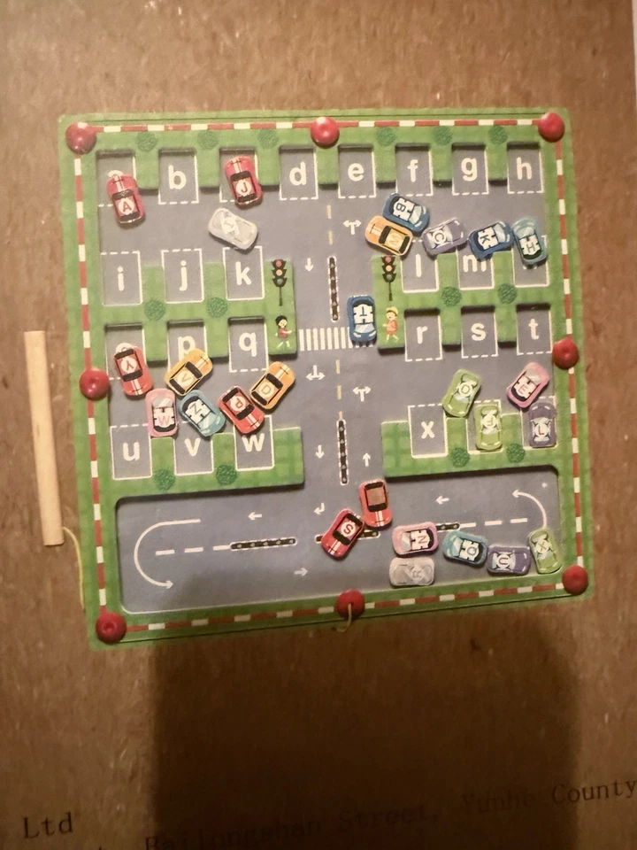 Juguete Montessori de madera magnético juego de estacionamiento de coches para rompecabezas de 3+ años, niño pequeño, alp Foto 1 de 4