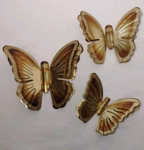 Arte de pared vintage de mediados de siglo mariposas mariposas 3D latón color lata juego de 3 - Imagen 1 de 6