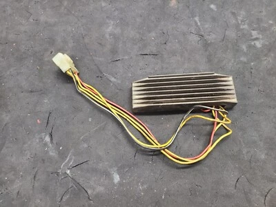 Suzuki Intruder VS 800 VS800 1997 regulador de voltaje rectificador Foto 1 de 2