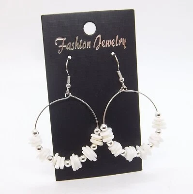 Puka Shell blanco 2 1/4 pulgadas. Pendientes de aro colgantes... P111 Foto 1 de 2