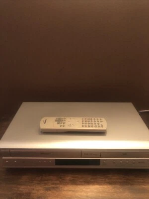 Toshiba SD-V393SU2 DVD VCR CD Combo Player VHS Recorder With Remote  **Parts** - Image 1 of 2
