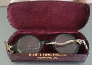 VINTAGE EYE SPECTACLES AND CASE DR. ROBT. C. BROWN, OPTOMETRIST WILMINGTON OHIO - Picture 1 of 6