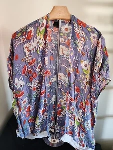 D&Y Kimono mit Blumen. 100% Viskose.  Einheitsgröße. Guter Zustand - Bild 1 von 7