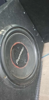 Subwoofers y amplificador de audio para automóvil de 2500 vatios Foto 1 de 4