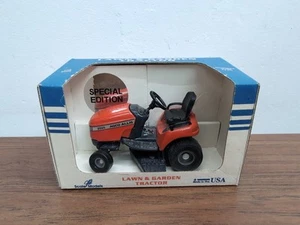 1/16 Scale Models Agco Allis 2025 Lawn & Garden Tractor - Picture 1 of 3