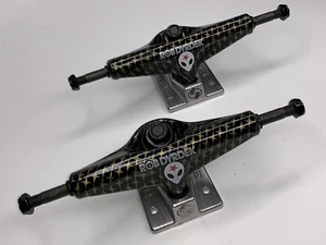 Silber S-Klasse Rob Dyrdek Alien Workshop 7,75" Skateboard-Trucks schwarz/poliert - Bild 1 von 3