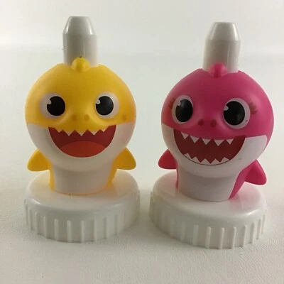 Buen lote de 2 toppers de biberón de tiburón bebé de crecimiento mamá tiburón bebé Foto 1 de 4