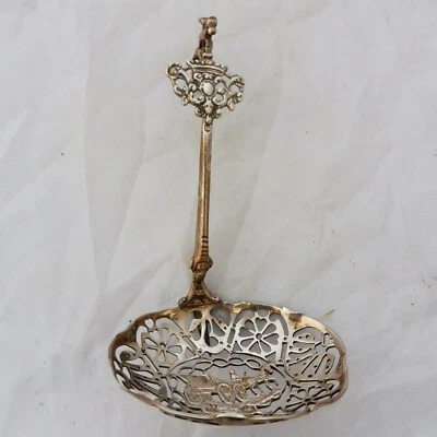 TRES JOLIE CUILLERE SOUPOUDREUSE A SUCRE ARGENT CALECHE - Photo 1/4