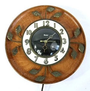 Vintage United Metal Goods Leaves Round Wall Clock Electric MCM 1960s Works USA - Picture 1 of 8
