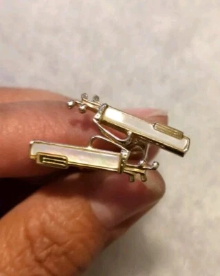 Gemelos de golf Swank vintage con bolsa de palos de golf madreperla tono dorado firmados Foto 1 de 4