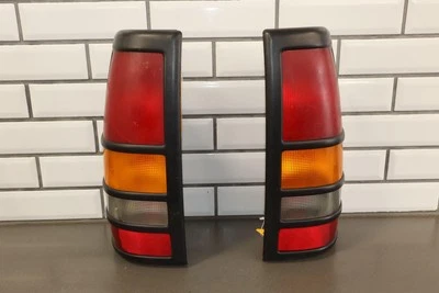 01-03 Juego de luces traseras dobles izquierda derecha Chevy GMC Silverado Sierra OEM Foto 1 de 4
